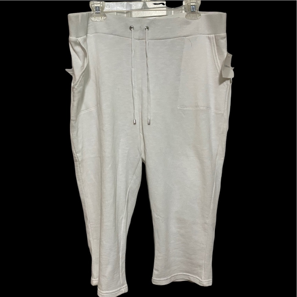 NWT! White Croft & Borrow capri bottoms. Size XL